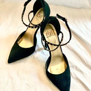 Diva black pointed heel with studded strap size 7